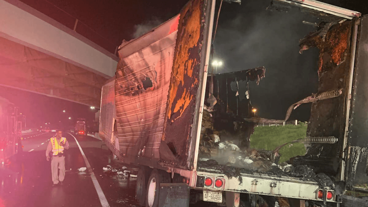 Camión que transportaba 10,000 pavos congelados se incendia en la I-4; no hubo heridos