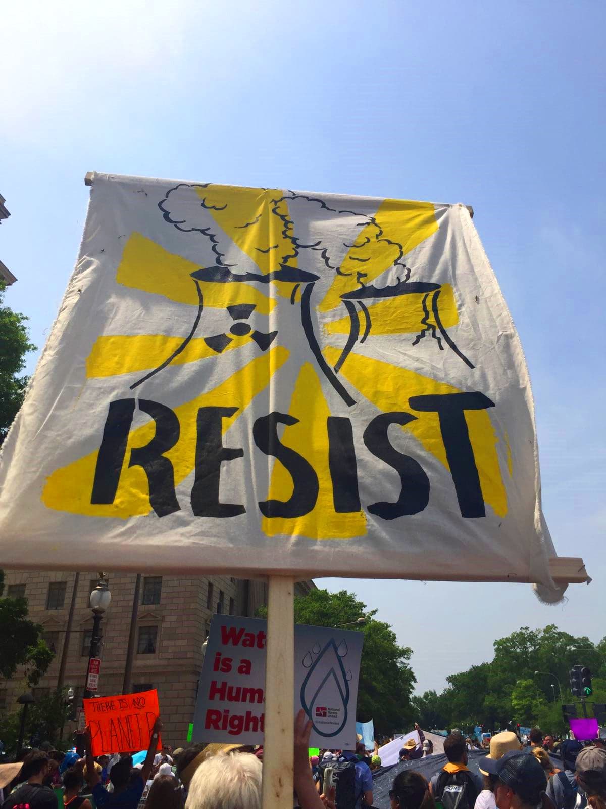 Esta es la nueva resistencia contra la energía nuclear, protestó un grupo de asistentes al DC.