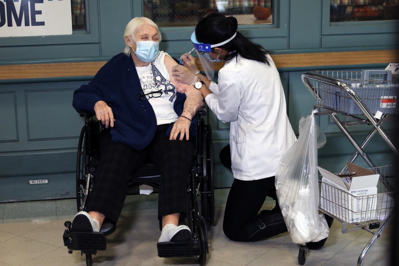 “Hoy es un día histórico para nuestra nación y un día de esperanza para nuestra ciudad. Tenemos fé que este presidente nos va ha dar todas las vacunas que necesitamos. La recta final de esta batalla está ahora más clara y vamos a pelear fuerte hasta ganar esta lucha”.