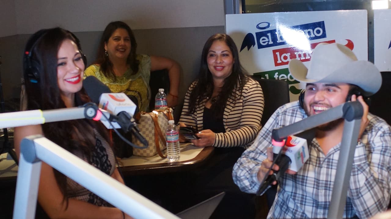 Carla Medrano enamoró a Gerardo Ortiz durante la entrevista del artista con 'El Bueno, La Mala y El Feo'.