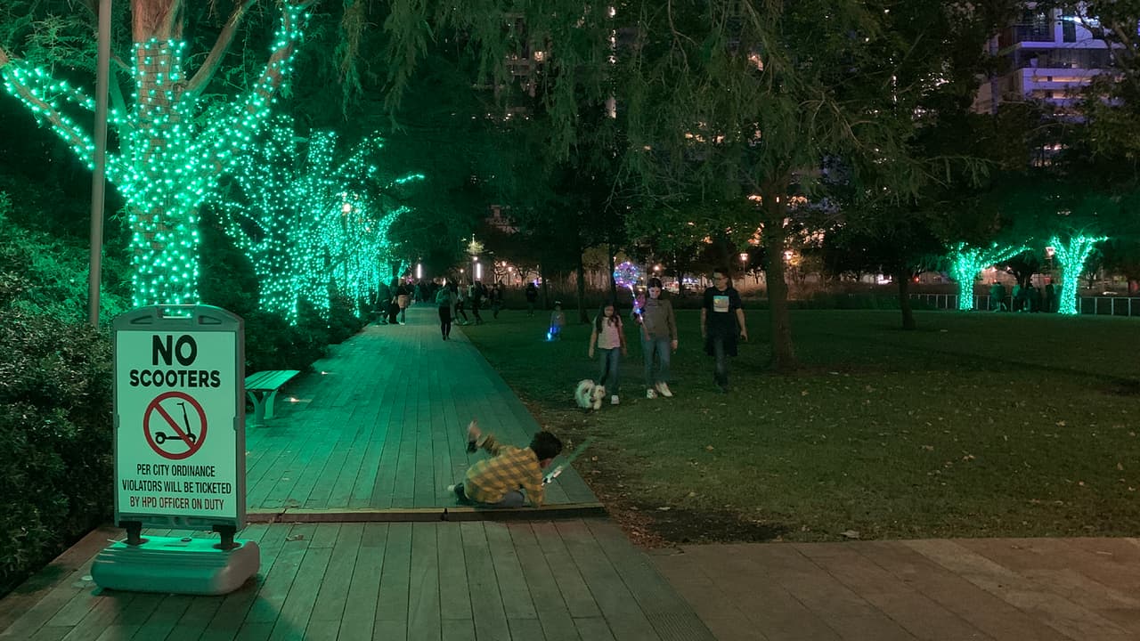 Los Centros para el Control y la Prevención de Enfermedades enumeran la actividad al aire libre como una forma de reunión menos riesgosa.