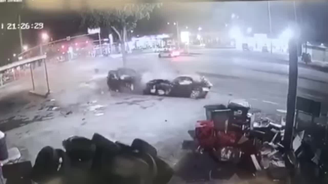 Muere joven de 28 años tras chocarse con un carro al que perseguía la policía