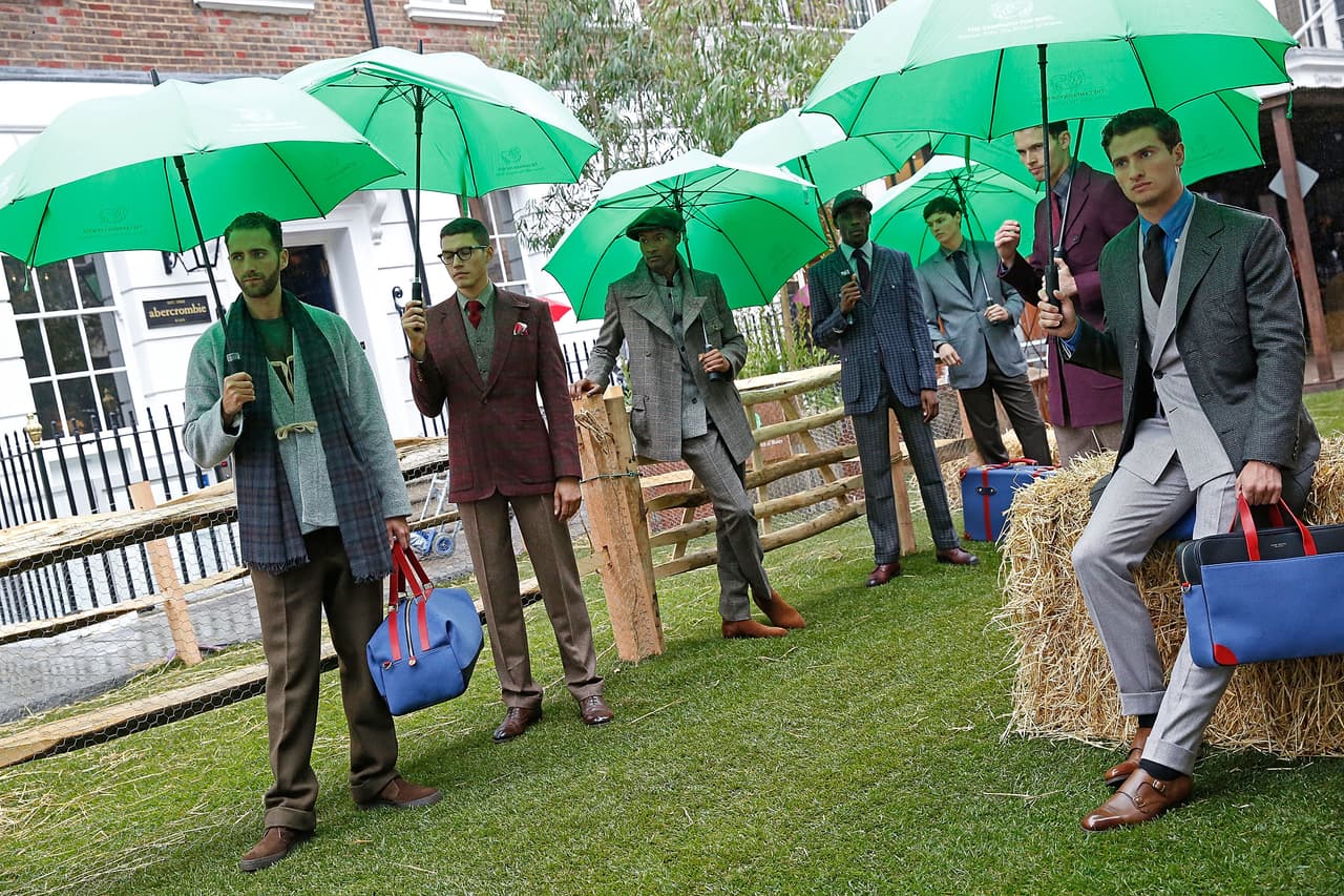 Los modelos posaron ante el público como parte de la apertura.