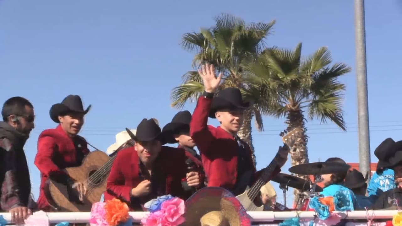 Más de 400 carretas decoradas participaron en el desfile, caballos, música, bailes, bandas de diferentes escuelas llenaron de color esta tradición.
<br>