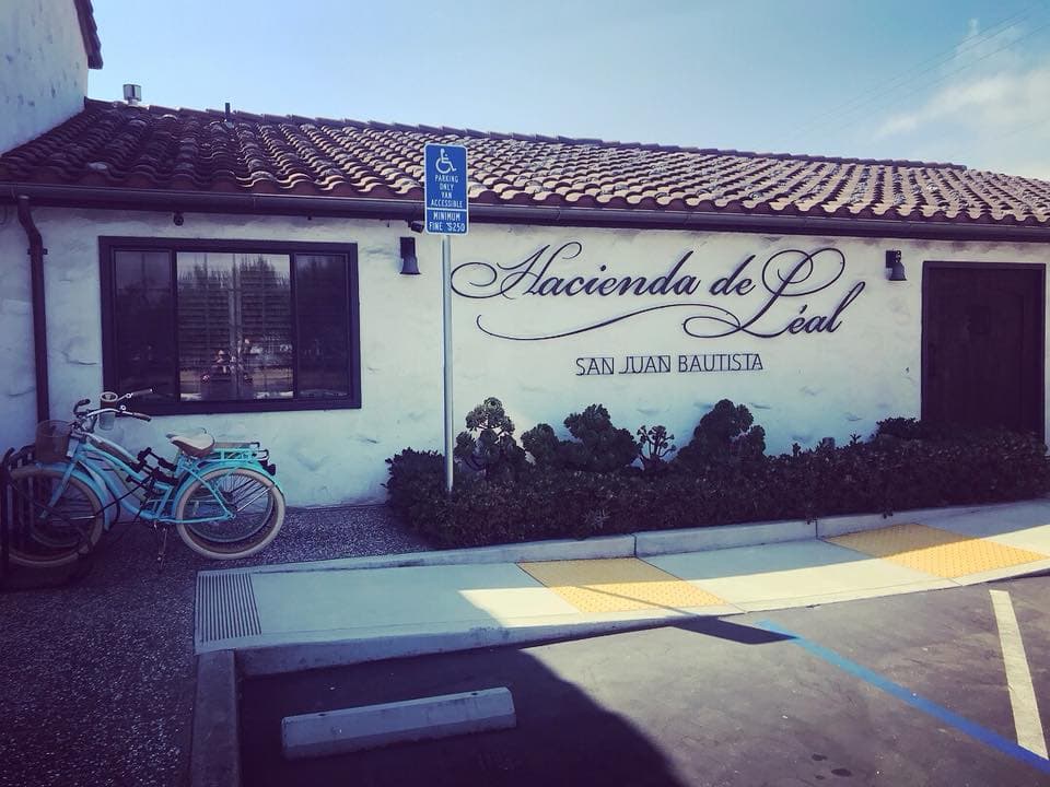 En el condado de
<b>San Benito,</b> el precio promedio de una casa en
<b>venta es de $718,000 dólares</b>. Esto significa que para adquirir una vivienda se necesitan al menos
<b>$130,800 de salario y el pago mensual sería de $3,270 dólares.</b>