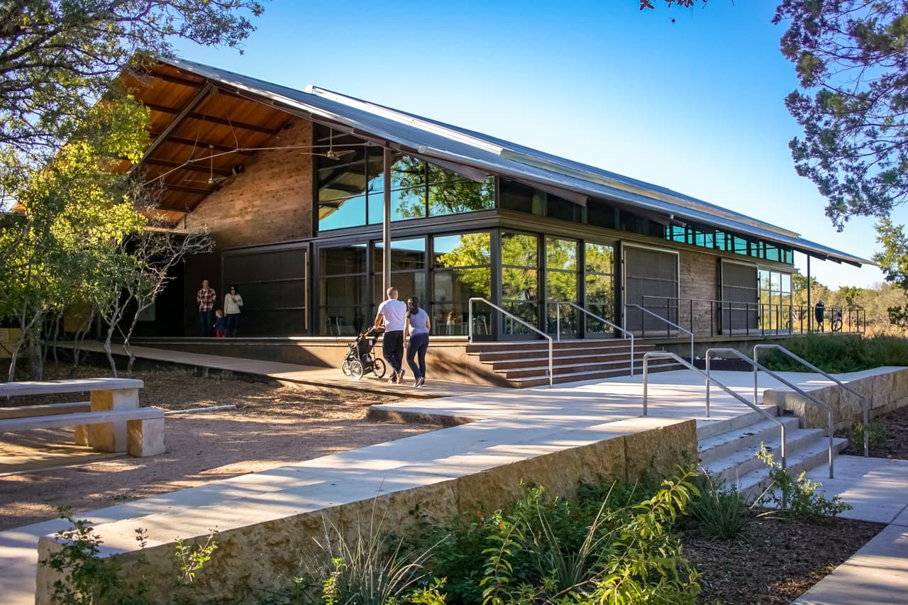 <b>Phil Hardberger Park (west) eclipse viewing party</b>
<br>
<br>📍Dónde: Phil Hardberger Park
<br>
<br>⏰ Horario: 14 de octubre, 10:00 a 13:00 horas
<br>
<br>Evento gratuito en el que se repartirán lentes para ver el eclipse.
<br>