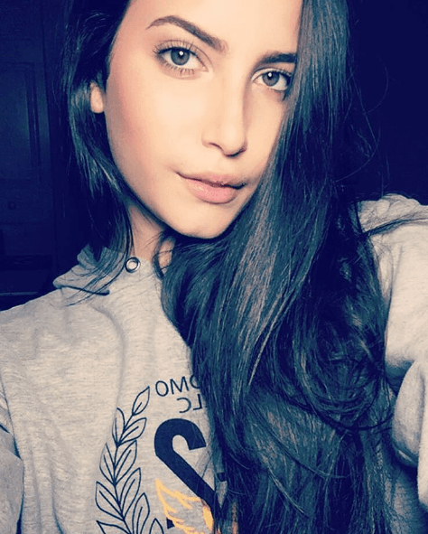 Su hermana es su fan número 1 y ella espera darle el mejor ejemplo.