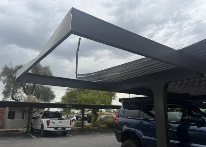 Estructuras dañadas tras la tormenta.