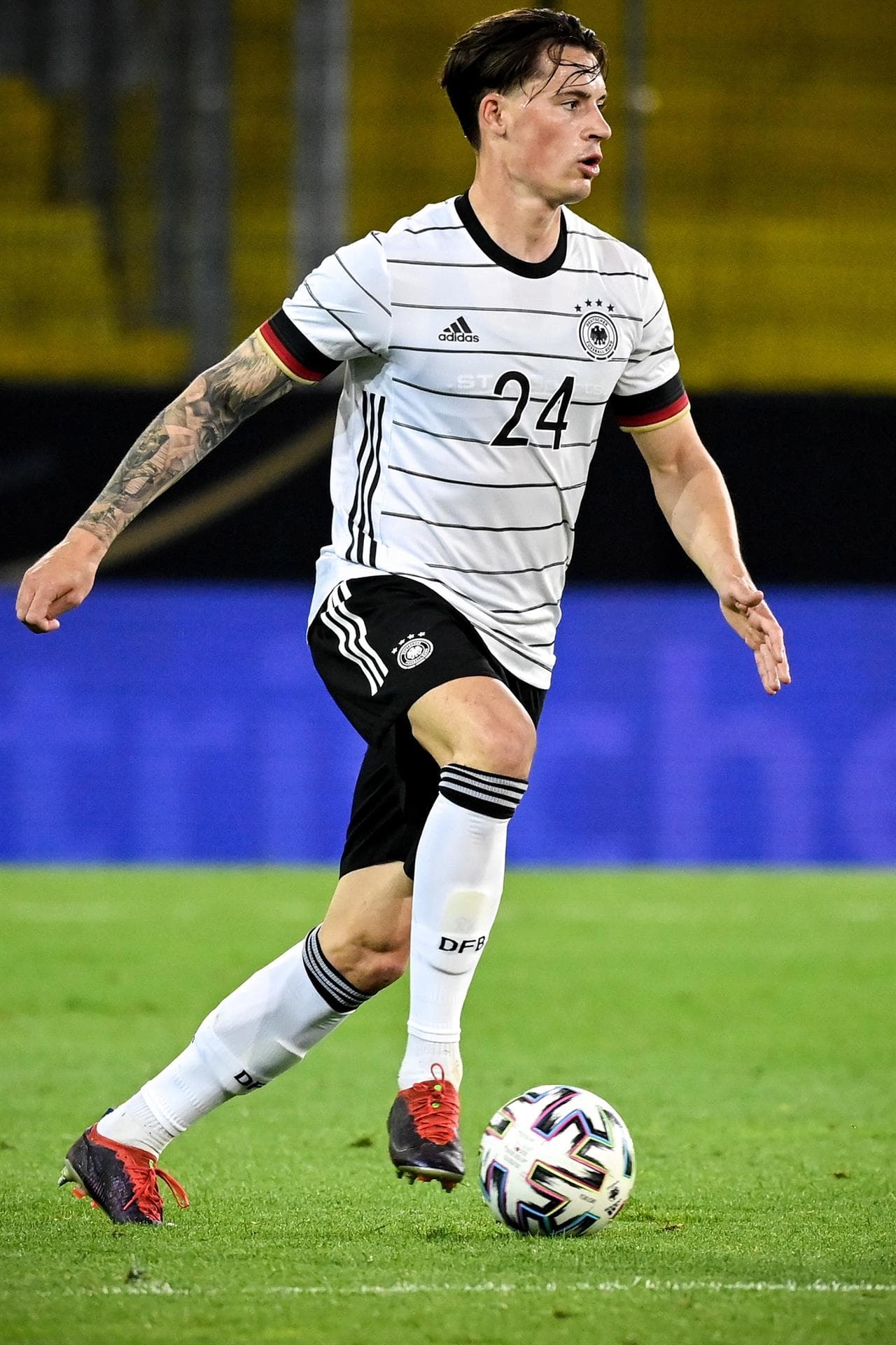 Alemania y Dinamarca se van con empate 1-1 durante partido internacional amistoso. Ya en la segunda mitad del encuentro y con un derechazo, Florian Neuhaus abrió el partido a favor de los alemanes, sin embargo Yussuf Poulsen, al minuto 71', consiguió igualar el marcador para los daneses.