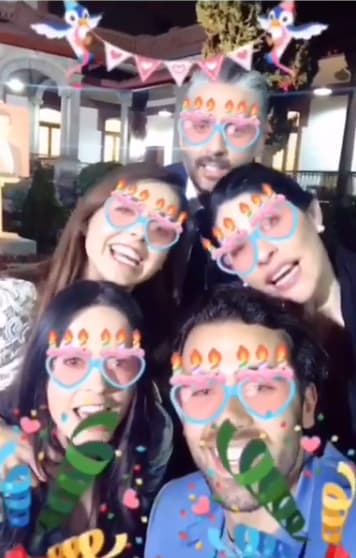 <b><a href="http://www.univision.com/temas/fabiola-guajardo">Fabiola Guajardo</a></b>,
<b><a href="http://www.univision.com/temas/michelle-renaud">Michelle Renaud</a></b>,
<b><a href="http://www.univision.com/temas/raquel-garza">Raquel Garza</a></b> y
<b><a href="http://www.univision.com/temas/marco-mendez">Marco Méndez</a></b> le cantaron "Las Mañanitas" el año pasado mientras grababan 'Pasión y poder'.