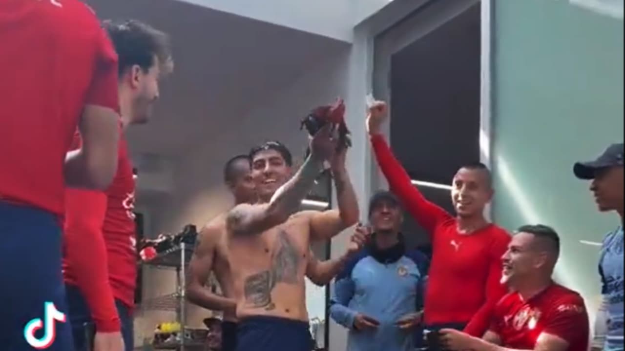 Chivas rifa un gallo y reafirma buen ambiente en el vestidor