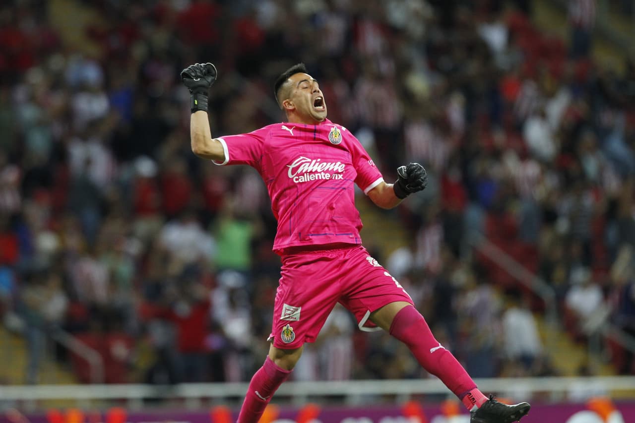 Jiménez celebró con todo cada gol de su escuadra.