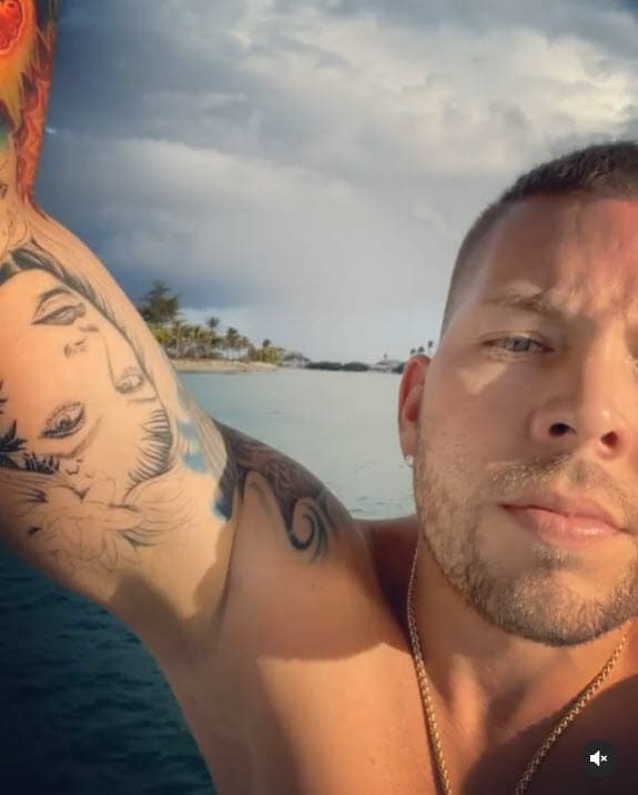 Este domingo 12 de septiembre, el también consultor de artistas como Anuel AA, Olga Tañón y Nicky Jam, dio a conocer la triste muerte de su abuelo.
<br>