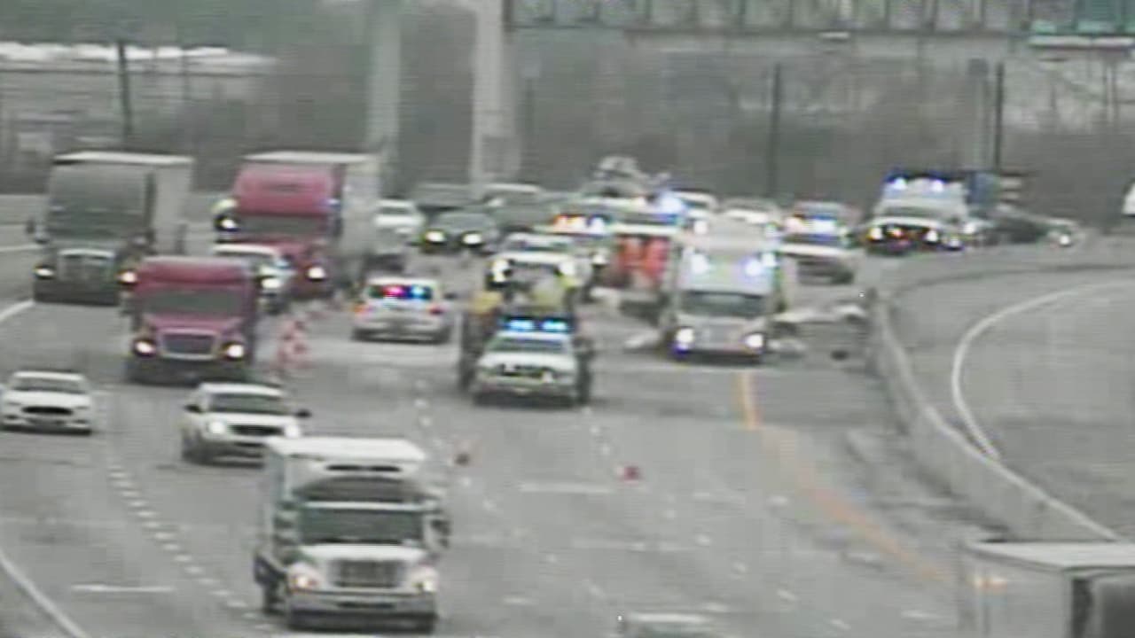 Un derrame de químicos mantiene cerrado un tramo de la carretera US-290 en el noroeste de Houston