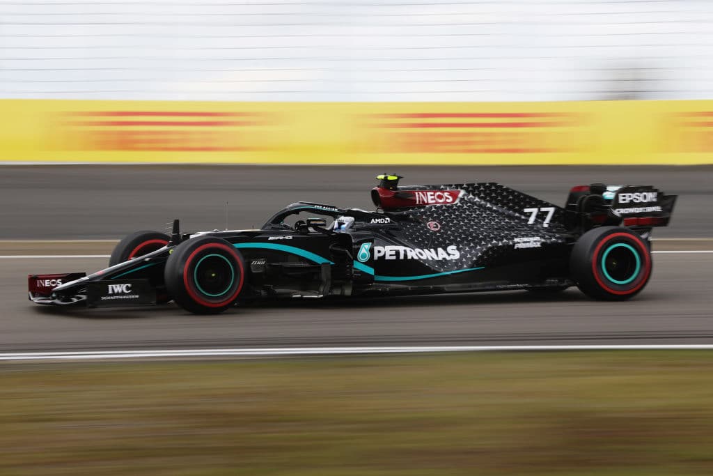 Lewis Hamilton acaba de igualar a Michael Schumacher como piloto con más victorias en la historia de la Formula 1, sumando 91 victorias en total. Le siguieron en el podio Verstappen y Ricciardo. El mexicano Sergio Pérez quedó cuarto.