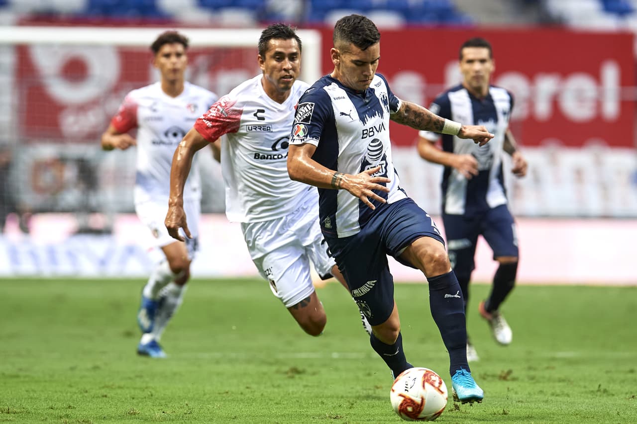 Monterrey se acomoda en el medio campo y comienza a tener más protagonismo en el partido.
