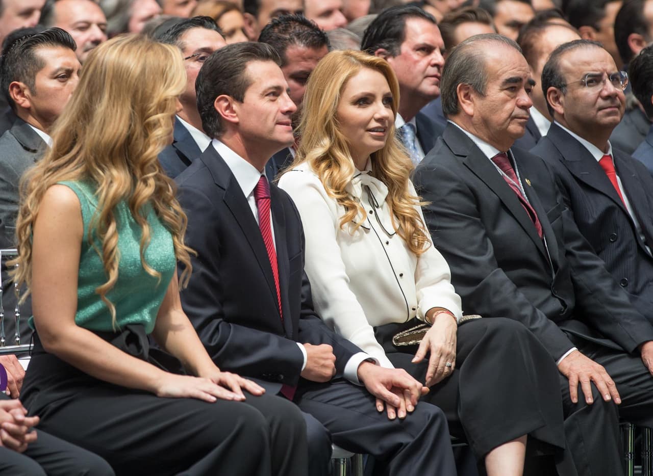 Angélica Rivera y Enrique Peña Nieto se mostraron muy amorosos. Estas fotografías las compartieron ambos en sus redes sociales.