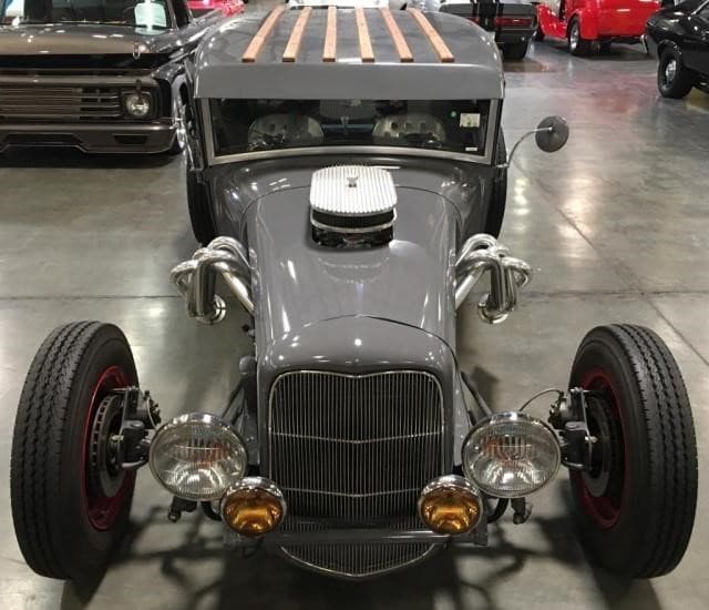 Al registrar la oficina de su empresa, el FBI encontró 1.8 millones de dólares en efectivo dentro de una caja fuerte y más de $150,000 en otras partes del lugar.