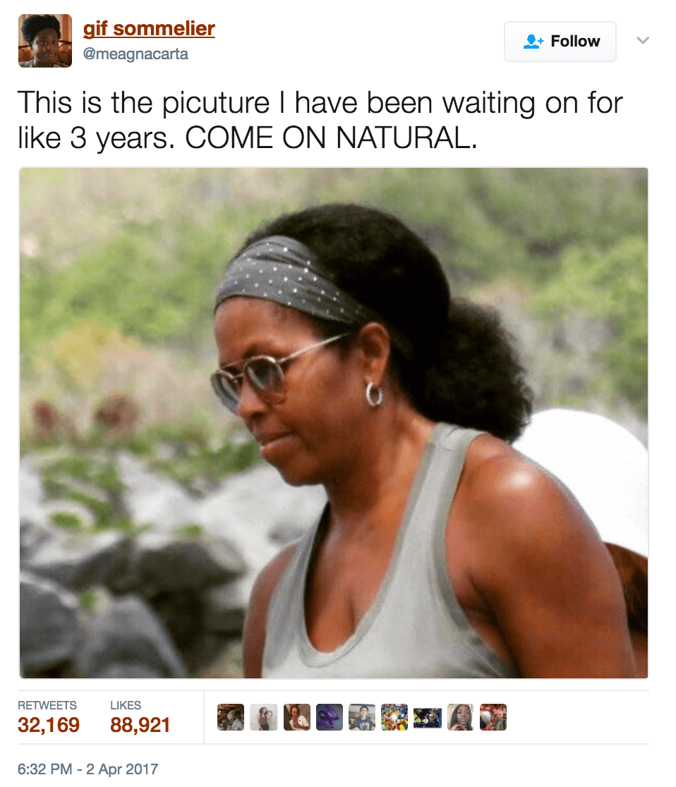 <b>Hacen todo lo que quieren, sin importar el qué dirán: </b>El domingo 2 de abril, la cuenta de Twitter
<b><a href="https://twitter.com/meagnacarta/status/848679489148211201">@meagnacarta</a></b> publicó una foto de Michelle Obama sin maquillaje. No está confirmado, pero la fotografía pudo ser tomada en la Polinesia Francesa, donde Barack Obama estuvo escribiendo su libro de memorias. Cerca de 90 mil personas le dieron "Me gusta" y más de 32 mil le dieron retweet.