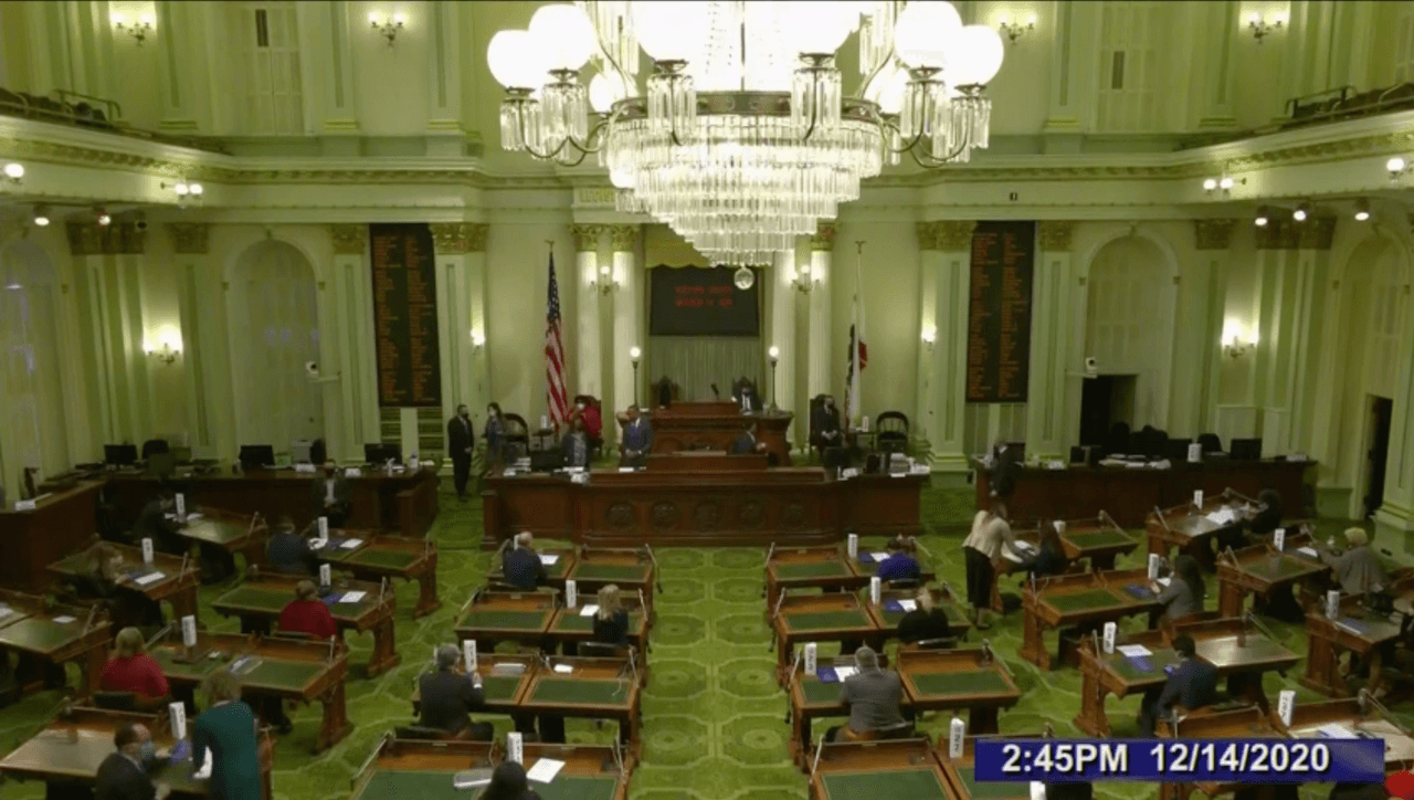 Colegio Electoral en California vota por el presidente electo Joe Biden