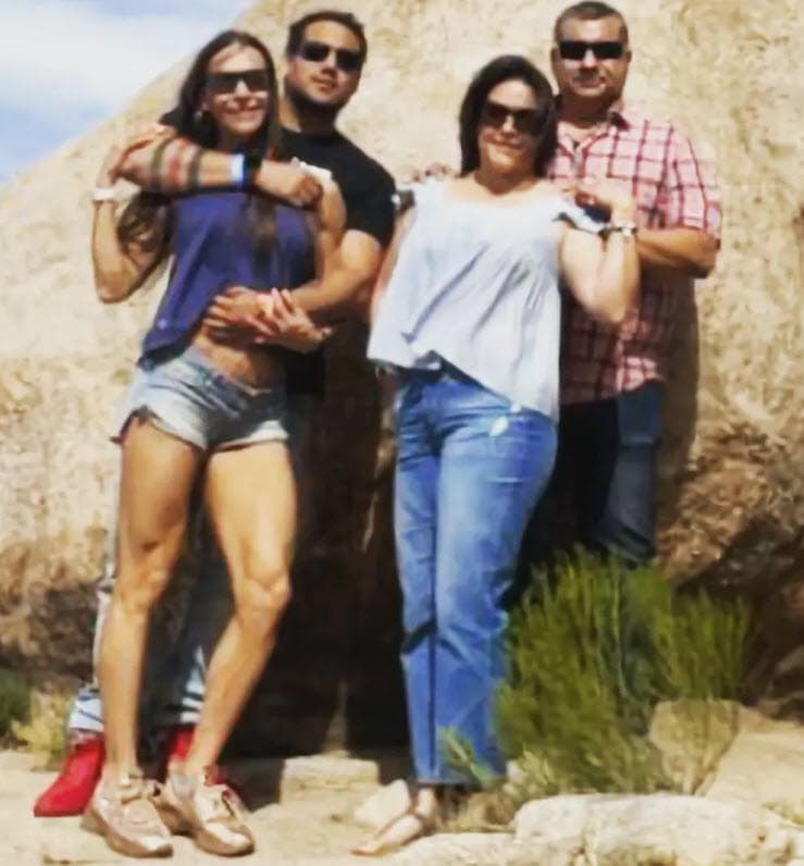 El 19 de abril Carlos publicó esta fotografía para felicitarla en su cumpleaños 46: "¡Feliz cumpleaños a esta mujer increíble!
<b>Gracias por todo lo que haces. ¡Te amo!</b>", escribió.
<br>