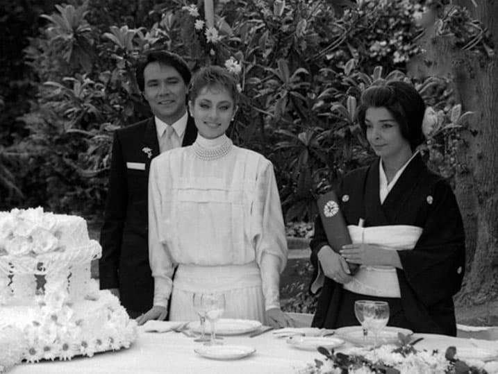 La vida de Oyuki cambia cuando conoce a Irving, el hijo del embajador inglés que vive en Japón.