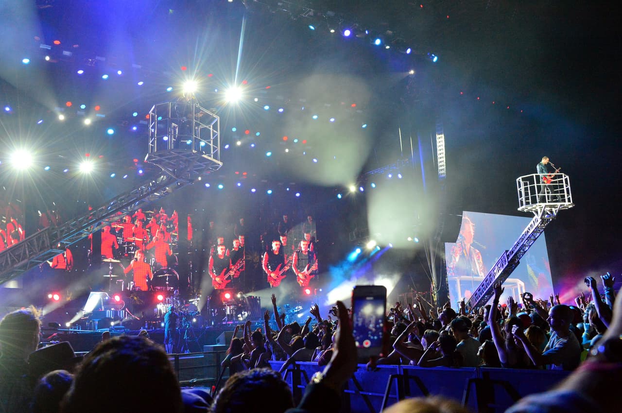 Su gira comprende más de 100 presentaciones alrededor del mundo, con lo que reunirá más de 150 millones de dólares.