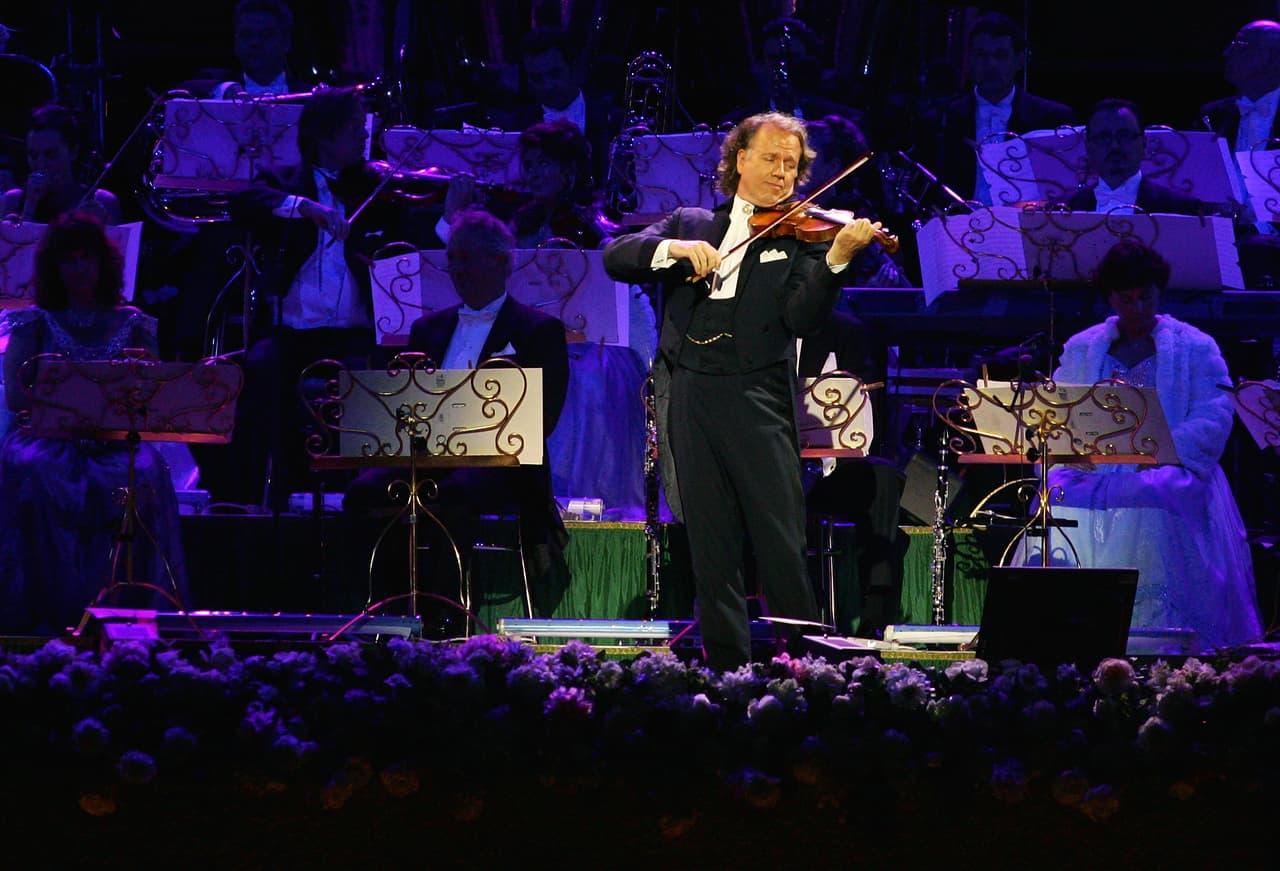 Este virtuoso violinista se echa cada noche a la bolsa 780.905 dólares y las entradas a su show oscilan por pos 100,58 dólares.