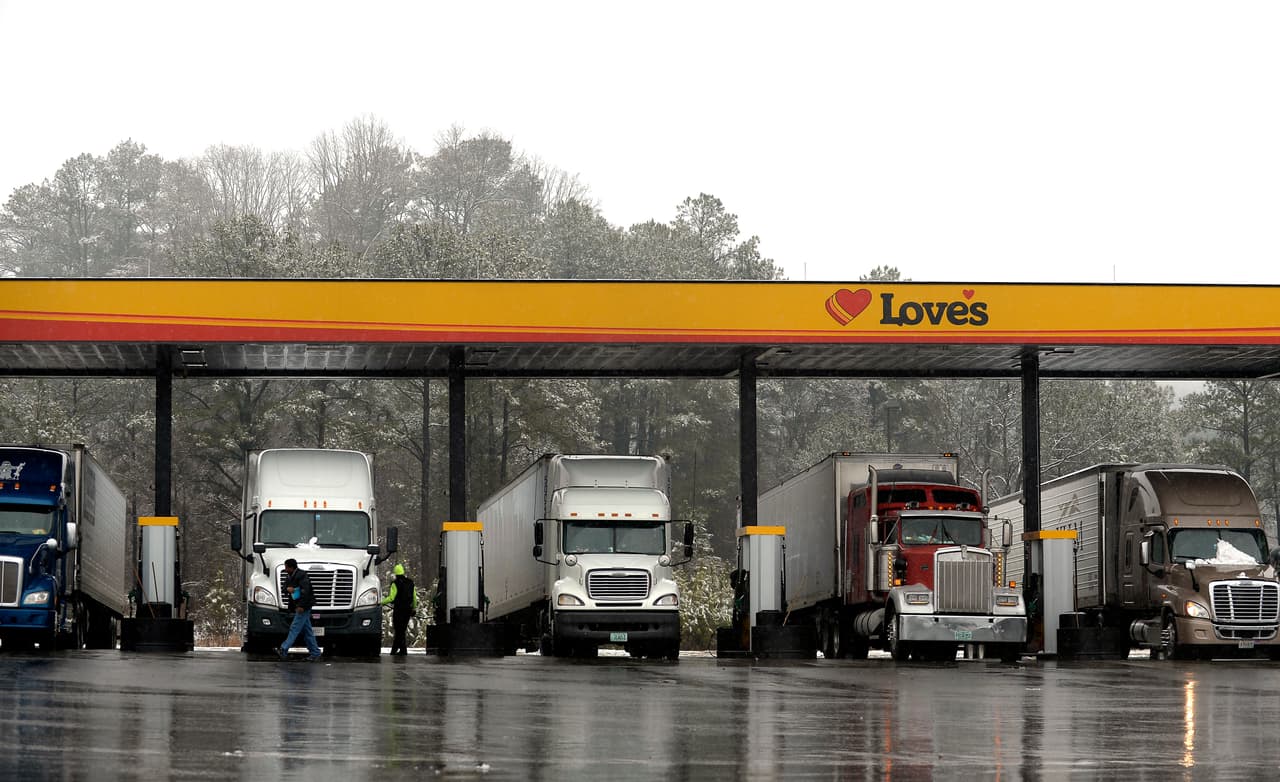 Patrulla Fronteriza detiene a más de 90 camioneros indocumentados con licencias comerciales en Arizona