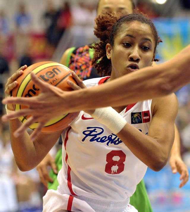 Armadora de la Selección Nacional Femenina de Baloncesto de Puerto Rico.
