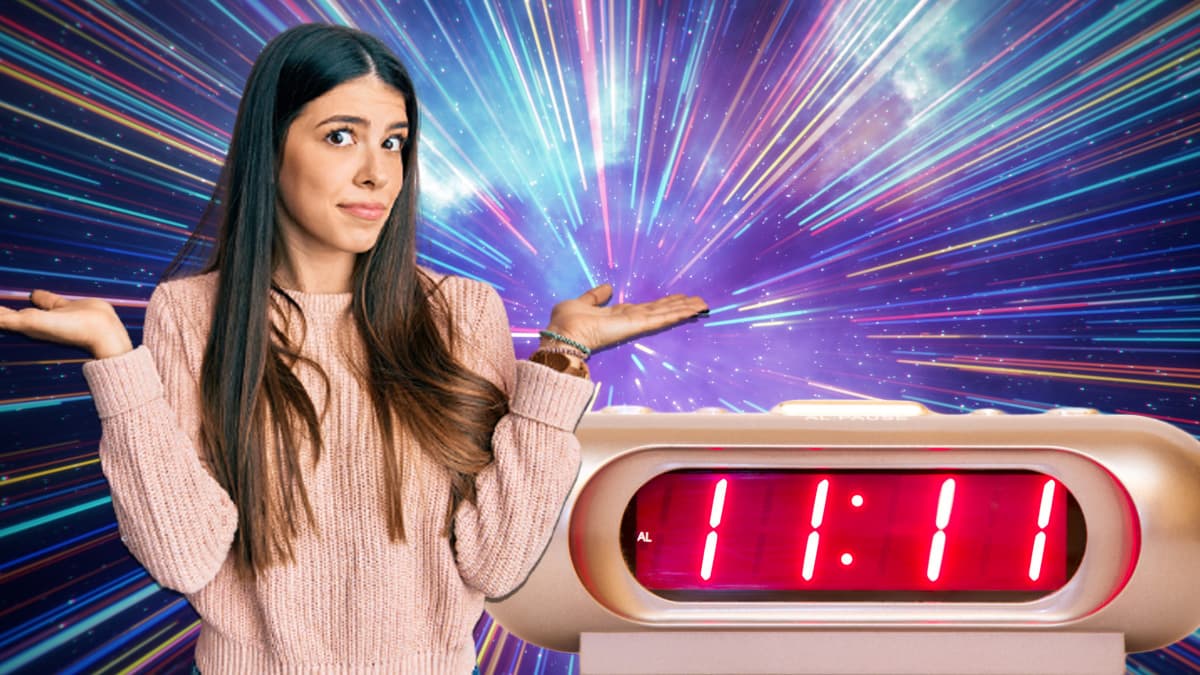 Tal vez has notado al momento de checar la hora en un reloj que la hora coincide con los minutos, es decir te percatas que están invertidas. Un claro ejemplo es, la más popular, 11:11.
<br>
<br>