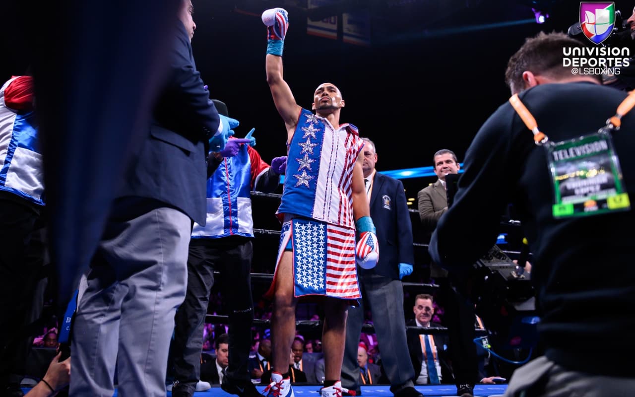 Keith 'One Time' Thurman retuvo su supercampeonato wélter de la AMB tras derrotar por decisión mayoritaria a 'Josesito' López en una dura pelea de regreso para el monarca.