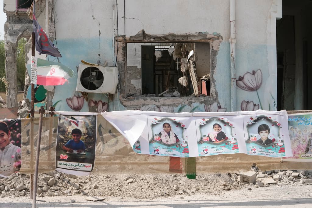 La escuela iraní atacada en los primeros bombardeos de la guerra es ahora un monumento conmemorativo para los niños