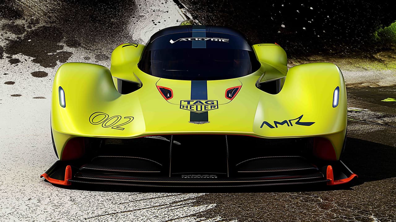 Su motor es un
<b>V12 naturalmente aspirado</b> acoplado a un sistema de propulsión eléctrico. La combinación de ambos consigues producir hasta
<b>1,200 caballos de potencia</b>.