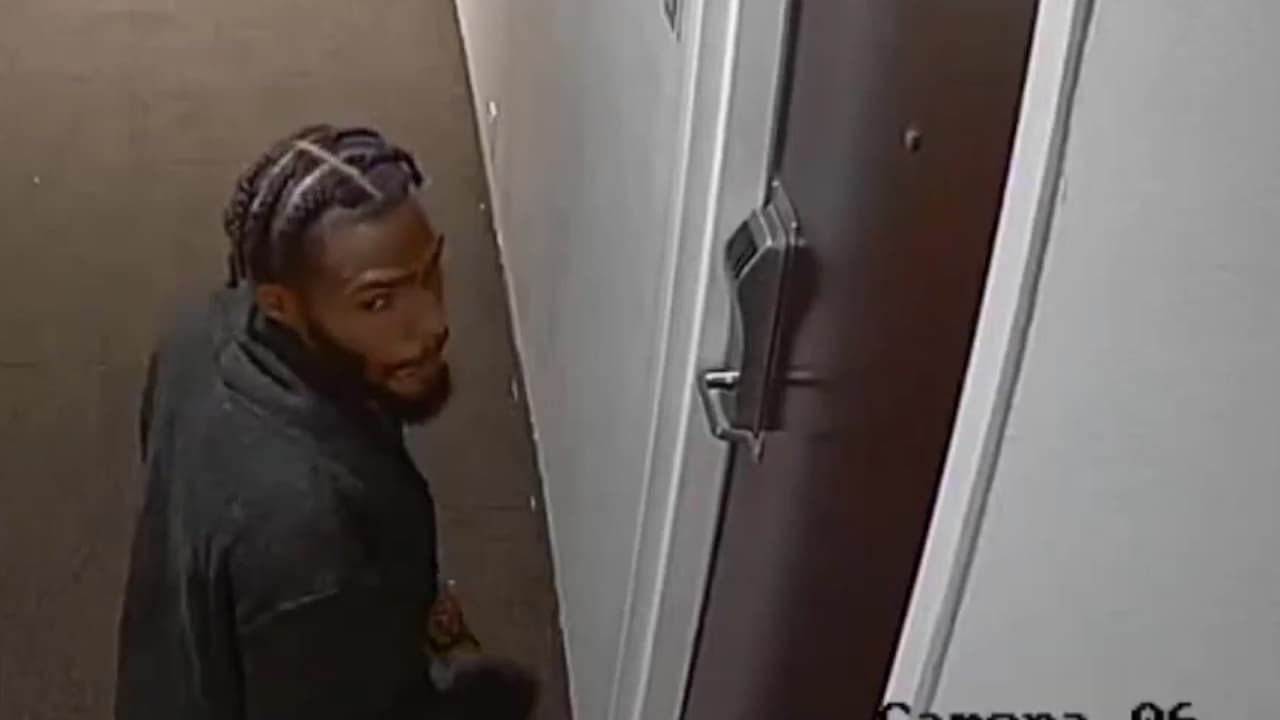 Le roba el dinero del reembolso de los impuestos y luego la balea: todo queda grabado en video