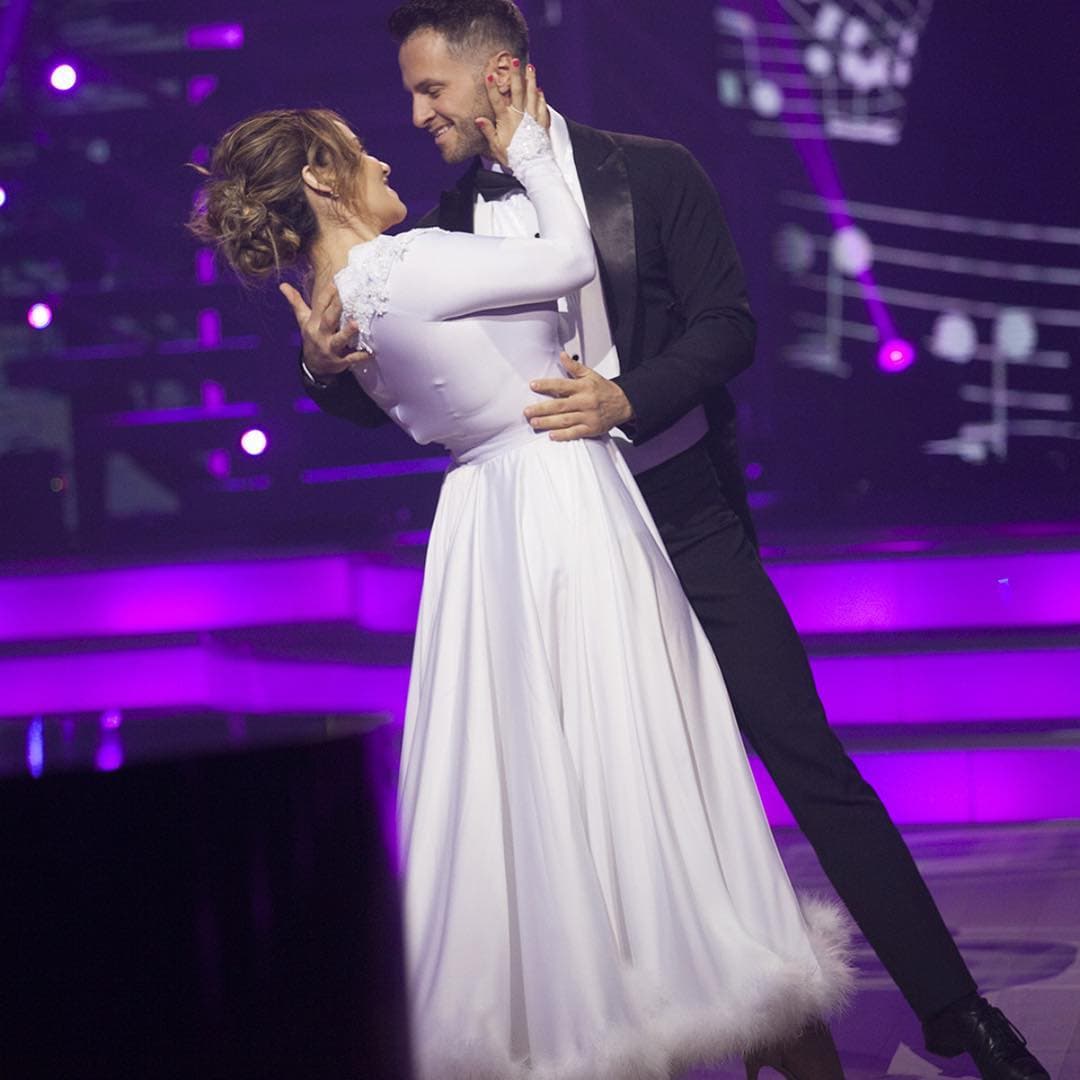 Una de las críticas más duras que recibió Rosie fue de parte de Lola Cortés, quien la motivó a atreverse más. "Si no te atreves a él (su pareja) lo vas a lastimar, míralo... Yo lo miraría todos los días de mi vida".
<br>