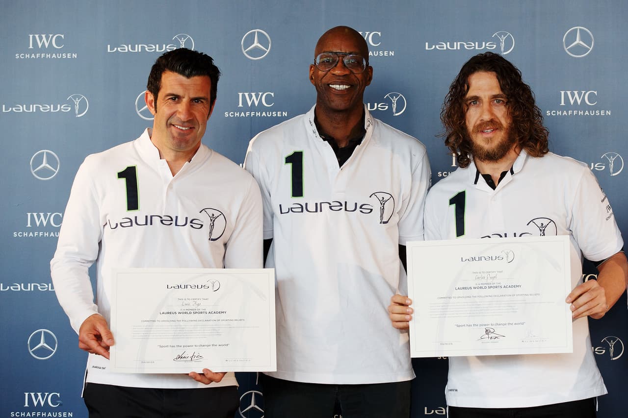 Puyol y Figo son nombrados miembros de Academia Laureus en visita a niños con discapacidad