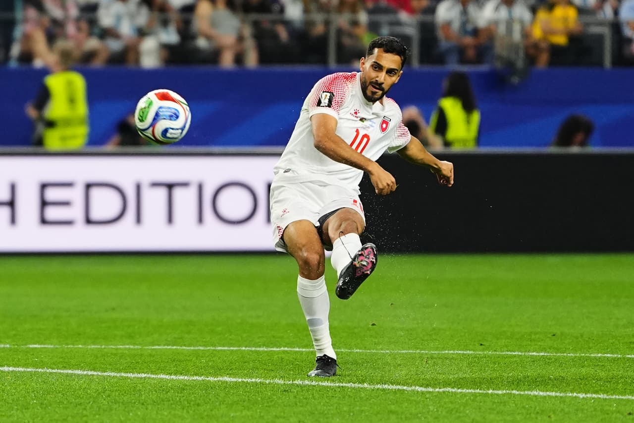 Minuto 55 del partido Mousa Altamari anota el primer tanto para Jordania.