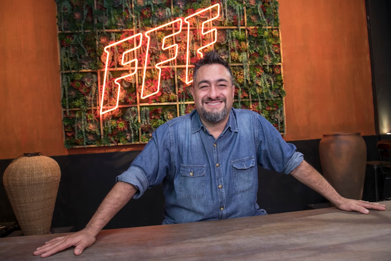 Con el conocimiento adquirido, Antonio de Livier regresó a Guadalajara para abrir su primer restaurante llamado La panga del impostor, donde logró mezclar los sabores del mar y la tierra, con especialidades como el chicharrón de pulpo o la birria con almejas. Además, tiene otro restaurante en la Ciudad de México llamado Caldos ánimo.