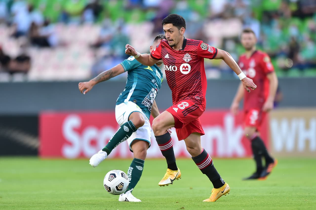 Fernando Navarro adelantó a los locales al minuto 25, pero una falta de concentración hace que Andrés Mosquera empate el encuentro con un lamentable autogol.