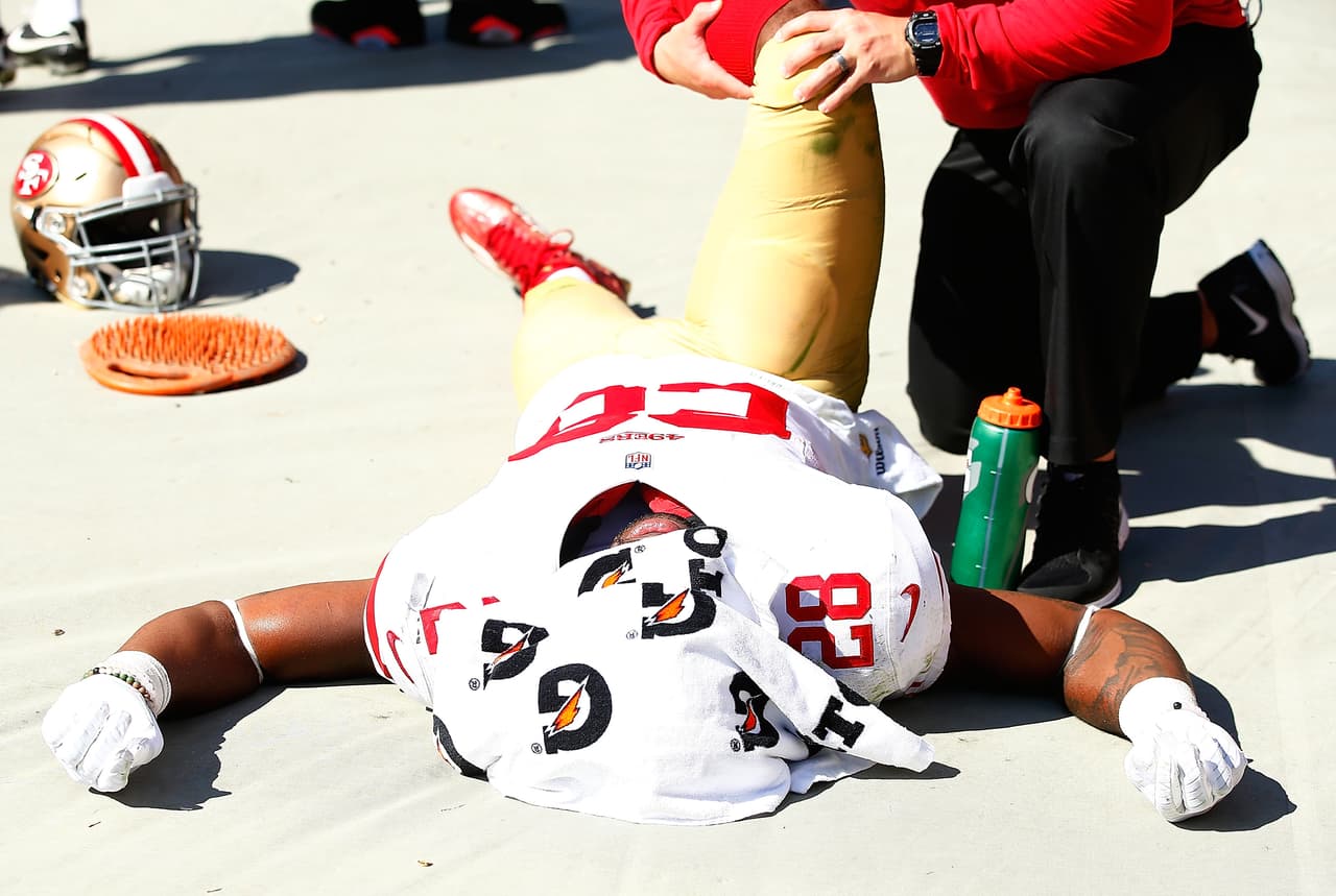 Aunque también absorben los impactos en la cabeza de los jugadores, pues es como si tuvieran almohadas en los cascos al momento de jugar.
<br>