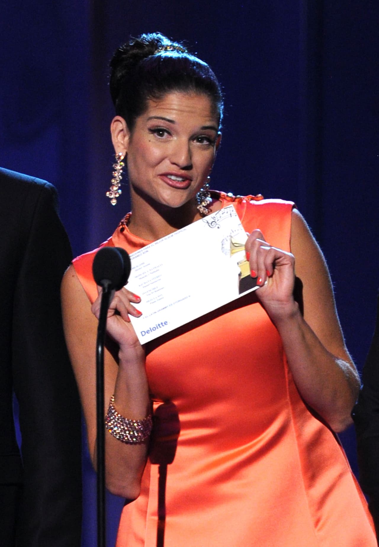 Otra fiel seguidora de los tonos oscuros, es Natalia Jiménez.