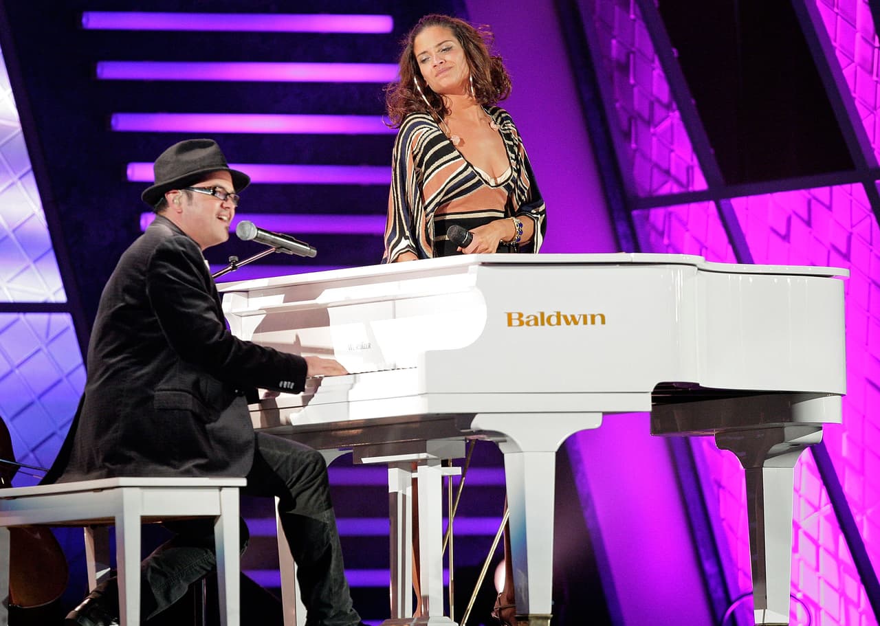 Unas mechas rubias entonaron perfecto con su look.