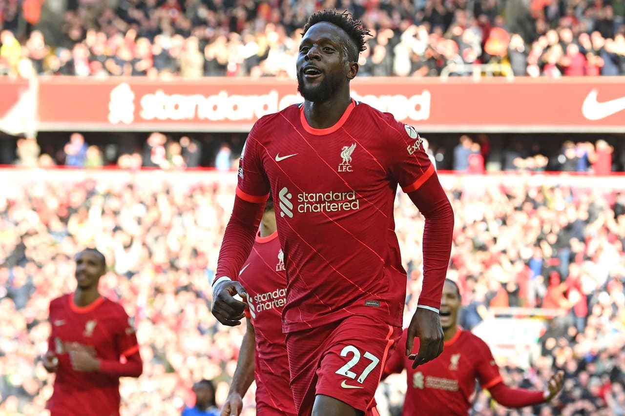 Liverpool derrotó al Everton gracias a los goles de Andrew Robertson y Divock Origi.