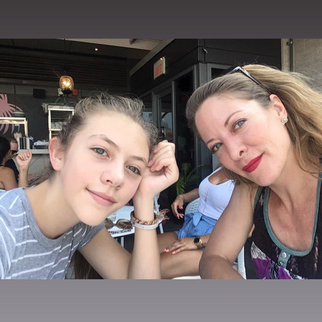 "(Está consciente) que si hay ausencia de un padre no importa, de que hay muchos hombres de la familia que la quieren y que con ellos puede contar. Lo está tomando muy bien, estoy orgullosa de mi pequeña", manifestó la actriz de 42 años de edad.