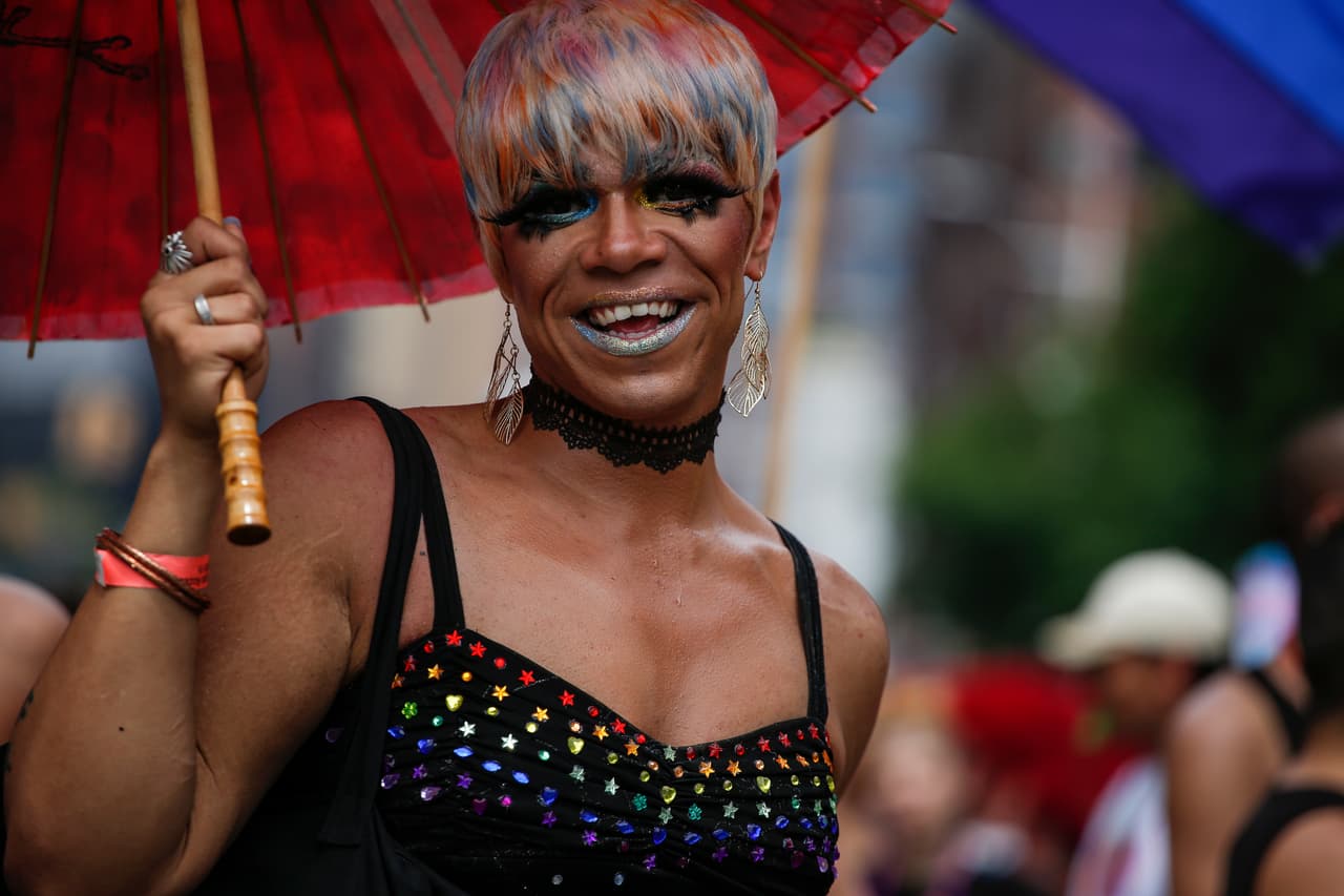 El desfile destaca la diversidad de la comunidad LGBT.