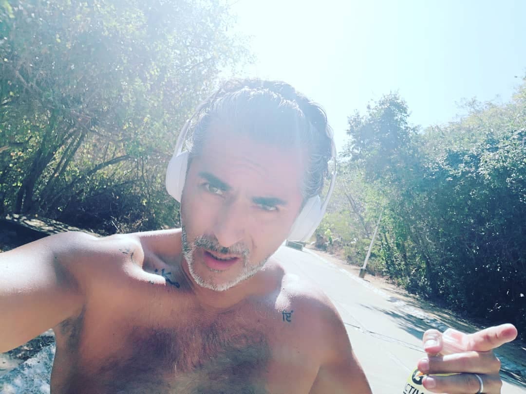 Respecto a Raúl y su fama de conquistador, dijo tajante: “Raúl nunca ha sido tan coqueto como piensan, gracias a Dios la gente lo quiere mucho y para su trabajo es una bendición”.
<br>