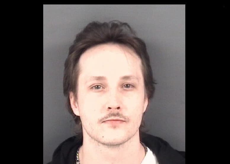 Arrestan a hombre vinculado con tiroteo en Fayetteville, que dejó un muerto