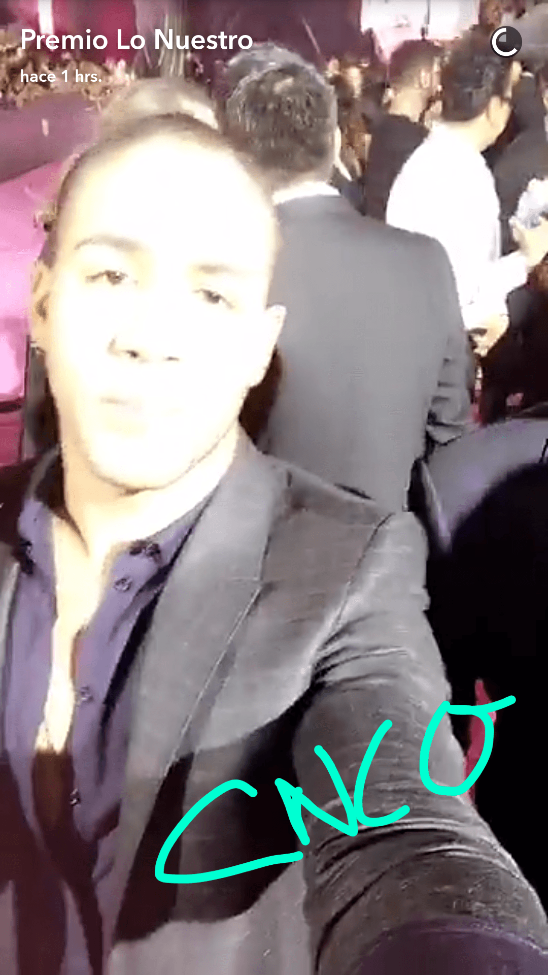 Los chicos de CNCO mandándoles saludos a sus fans enamorad@s.