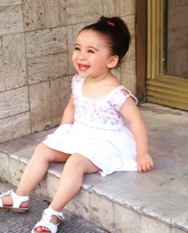 En sus cuentas oficiales en redes sociales comparte imágenes de su álbum personal y de momentos familiares. "Yo cuando era chiquita! Que tengan un jueves muy lindo! 🌈💕#tbt #comohecrecido #losquierooo", aparece en Twitter.